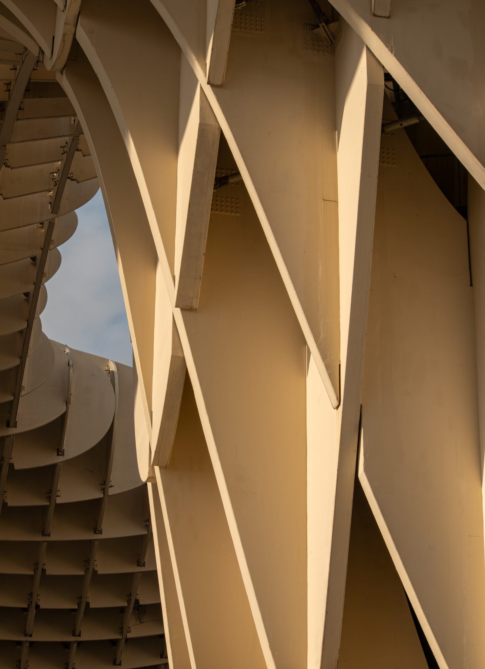 DETALLES ARQUITECTONICOS DE LAS SETAS DE SEVILLA, ESPAÑA