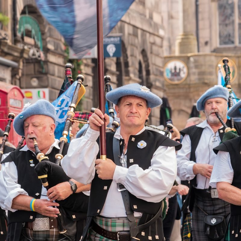 DESFILE GAITEROS ESCOCESES EN EDIMBURGO, UK