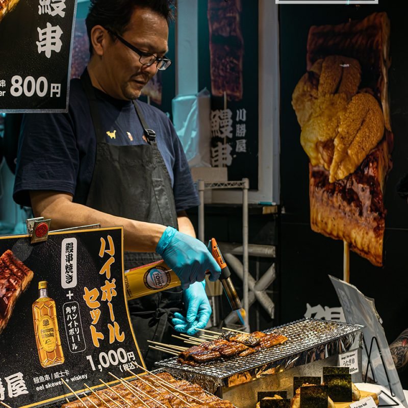 VENDEDOR BROCHETAS ANGUILA, OSAKA