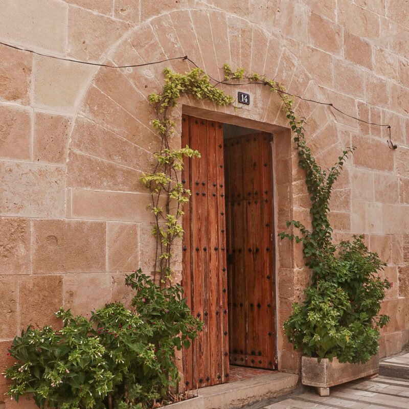 Puerta tradicional de Mallorca, España